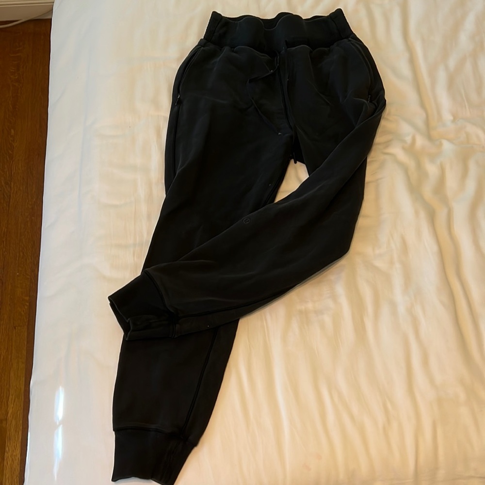 Black lulu sweats